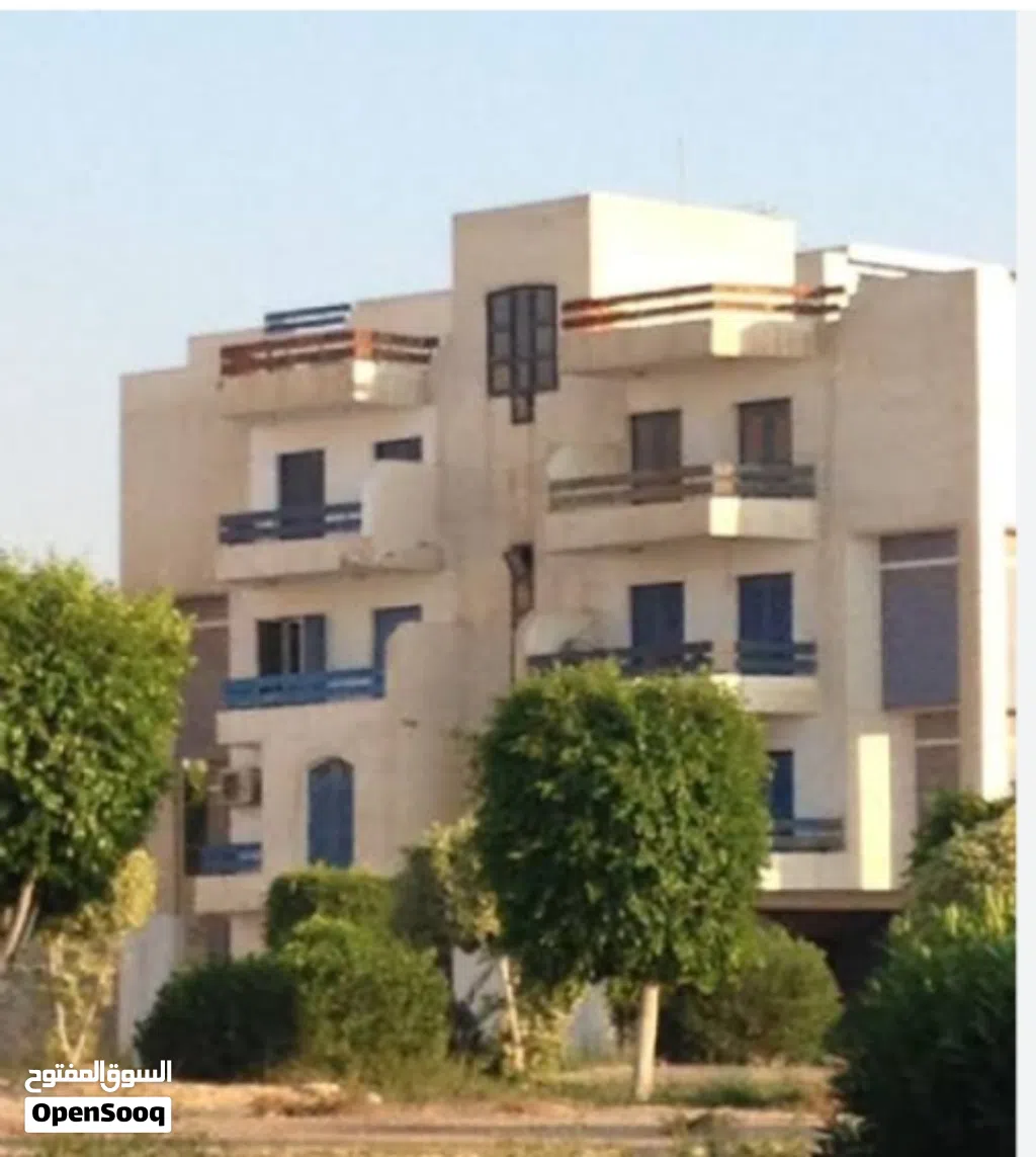 للايجار بالاسكان الفاخر بموقع مميز بمدينة الشروق بجوار الجامعة الفرنسية والبريطانية و مول الجامعة