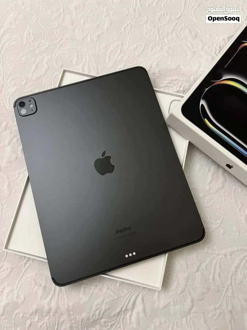 آيباد برو m5 11 إنش مستعمل بحالة ممتازة مع كرتونة وشاحن وسماعات - سعة 256 جيجابايت iPad m5 11inch