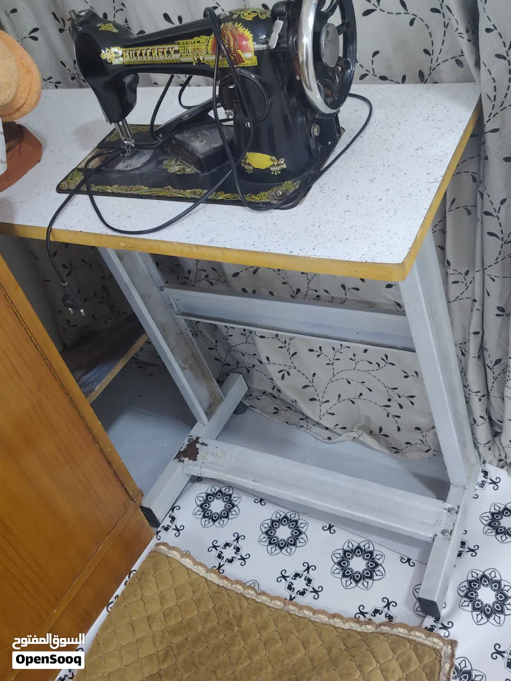 ميز فقط بدون المكينة