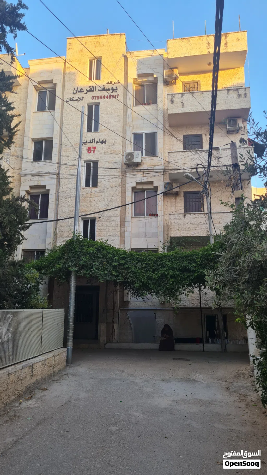 شقتين سكن لطلاب جامعة اليرموك. قرب فندق الجود (مأجره حاليا )