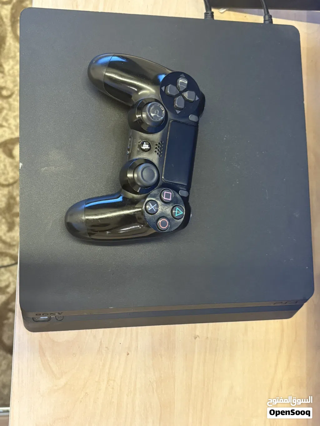 للبيع PS4 Slim شبه جديد بحالة ممتازه جداً نظيف قابل للتفاوض و شغال 100% بدون مشاكل استخدام 6شهور