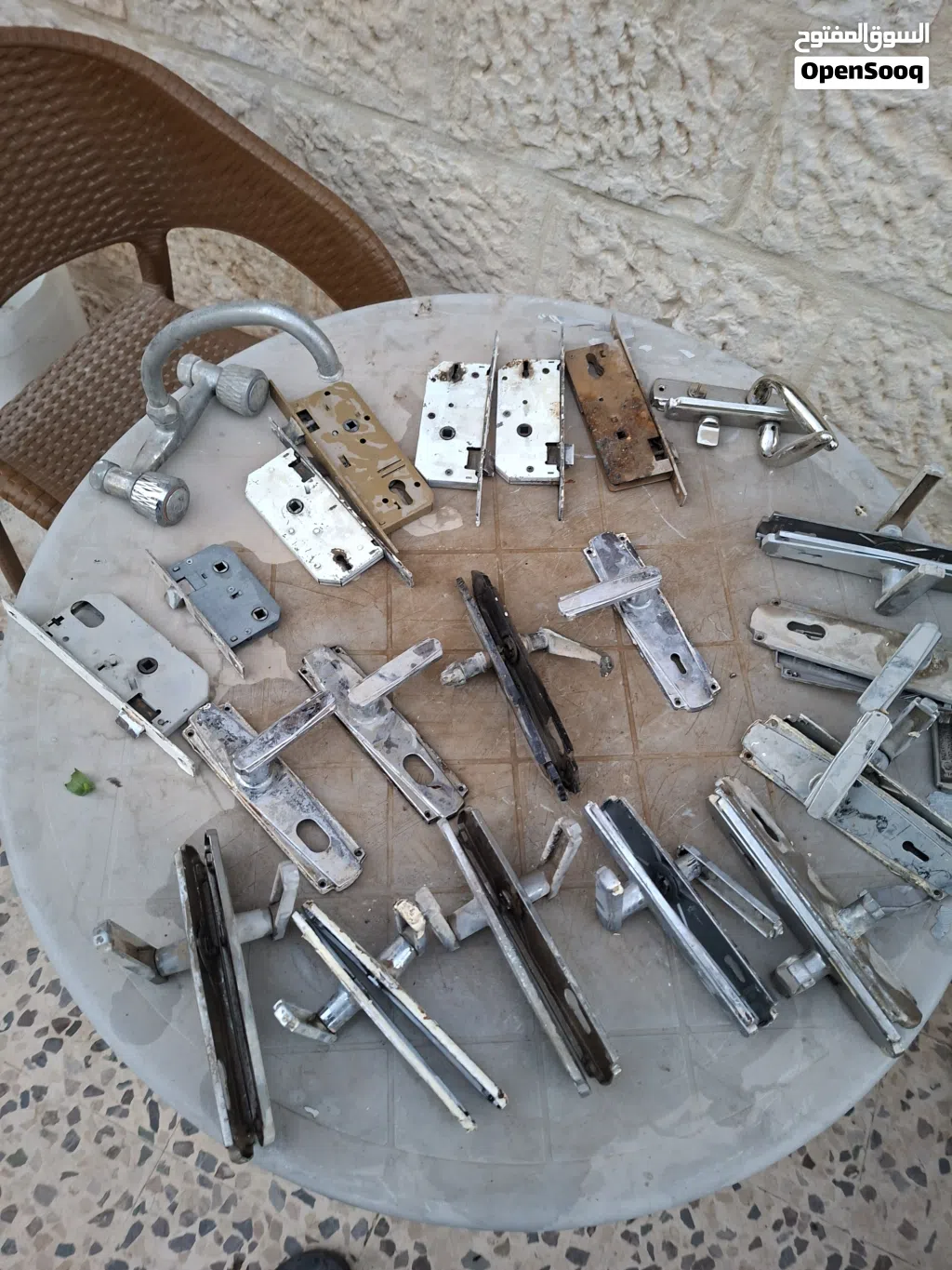 ايدين بواب و سكاكر السعر بالوصف