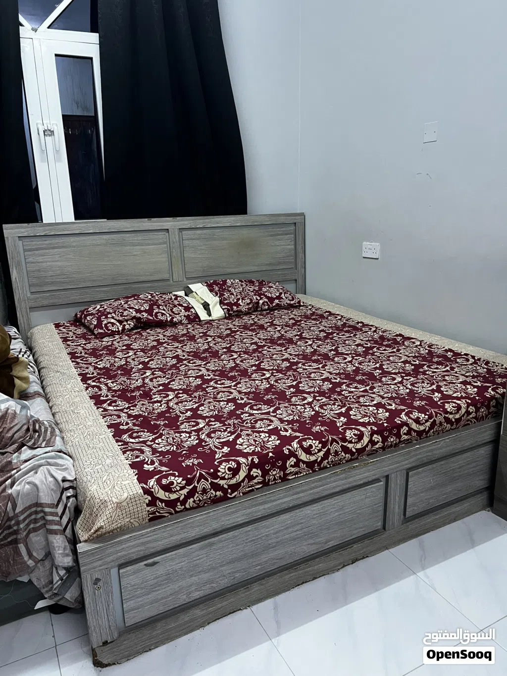 KING SIZE BED SET FOR URGENT SALE
