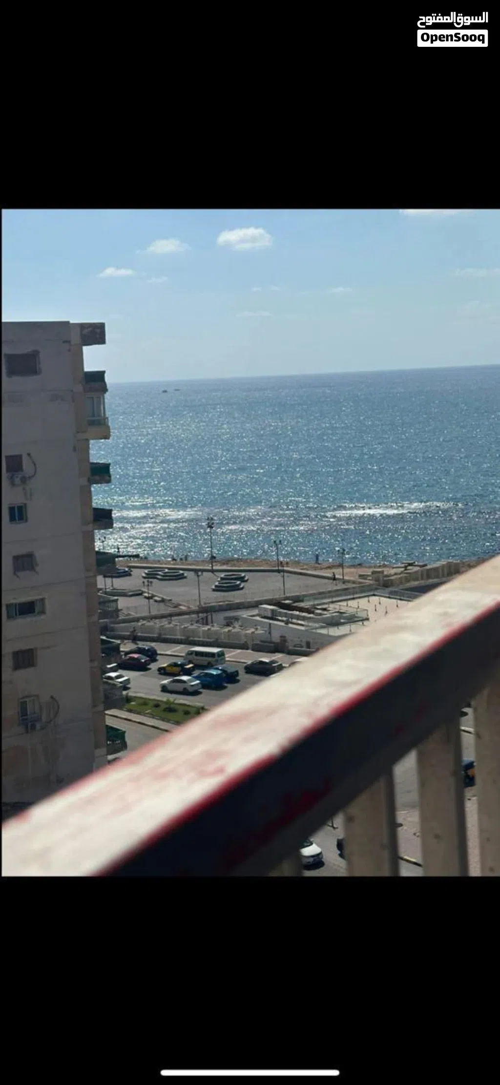 من المالك ع البحر اول عقار متفرع للبحر مكيفه مطبخ كامل وسط جميع الخدمات فيو مفتوح جميع الكماليات
