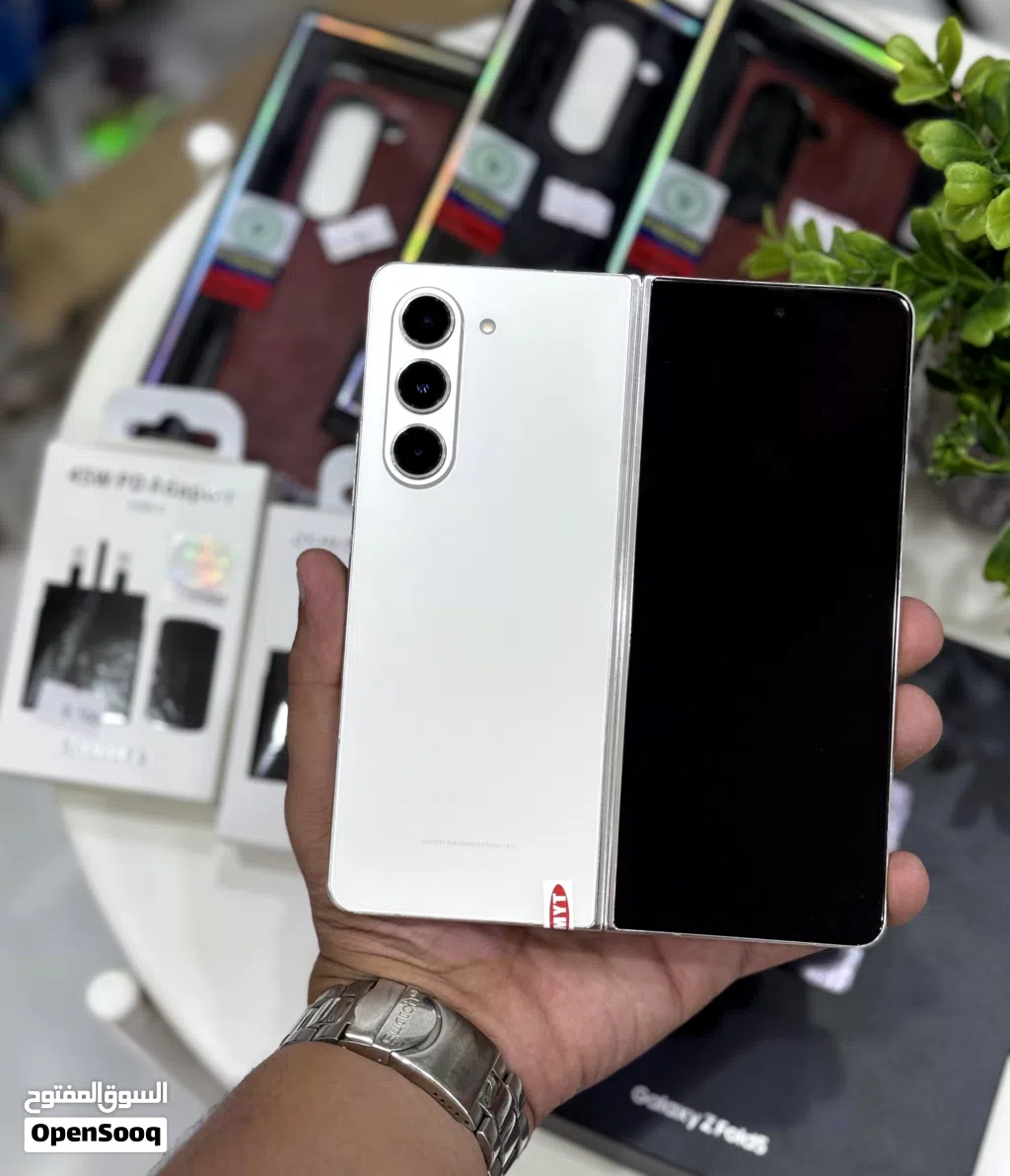 عرض خاص : Samsung Z fold 5 256gb هاتف بحالة الوكالة بدون اي شموخ أو مشاكل مع ضمان و ملحقات بأقل سعر