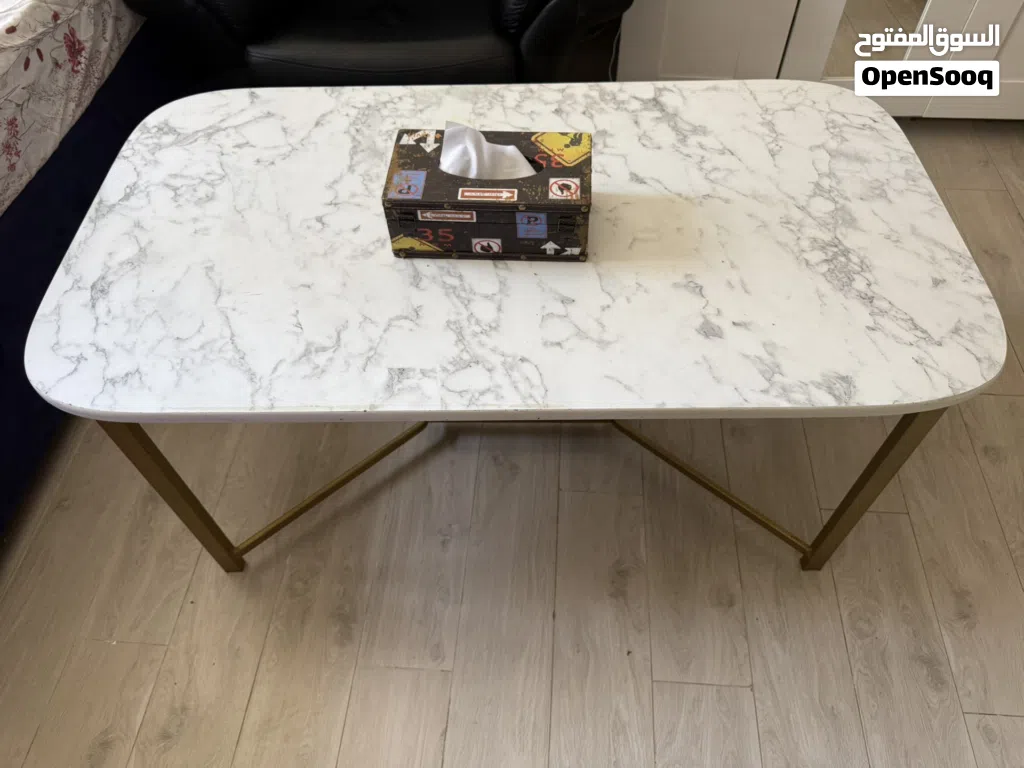 طاولة مقاس 117x 65 cm بحالة ممتازة