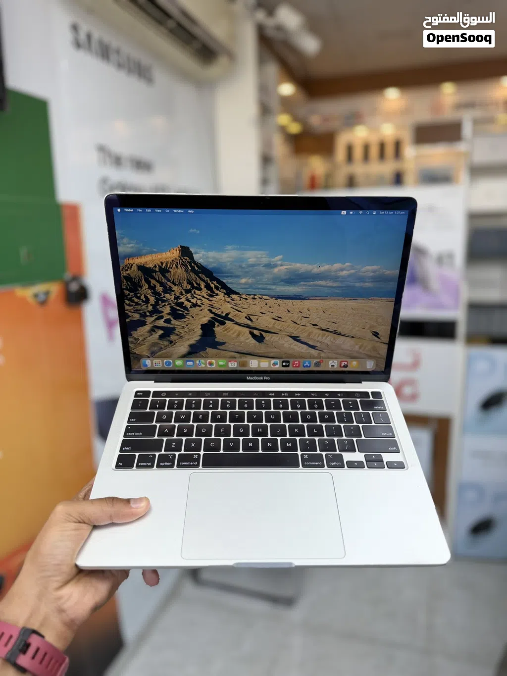 Apple MacBook Pro 256GB SSD 8GB RAM/ Two thunderbolt 3 ports 13- inch