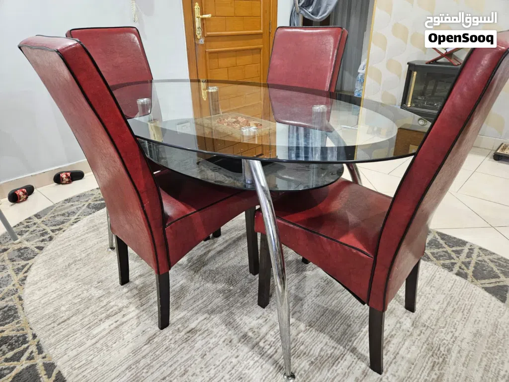 طاولة طعام مودرن مع 4 كراسي جلد Glass Dinning Table with Lather chairs