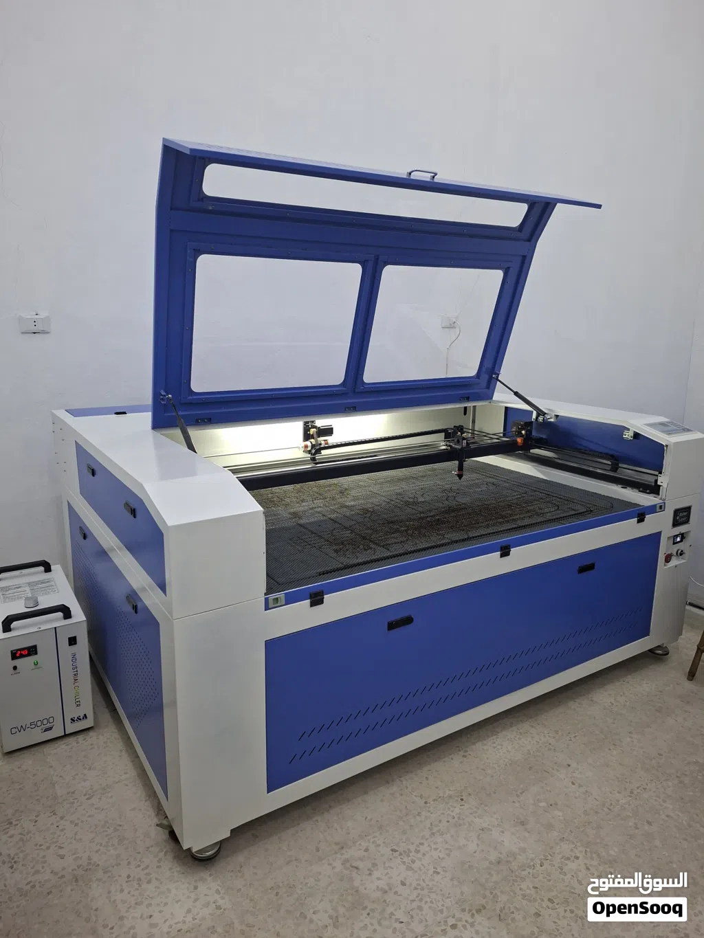 ماكينة ليزر Co2 Cnc للبيع بحالة الوكالة نظيفة جدا وممتازة عالعمل و سريعة قابل للتفاوض