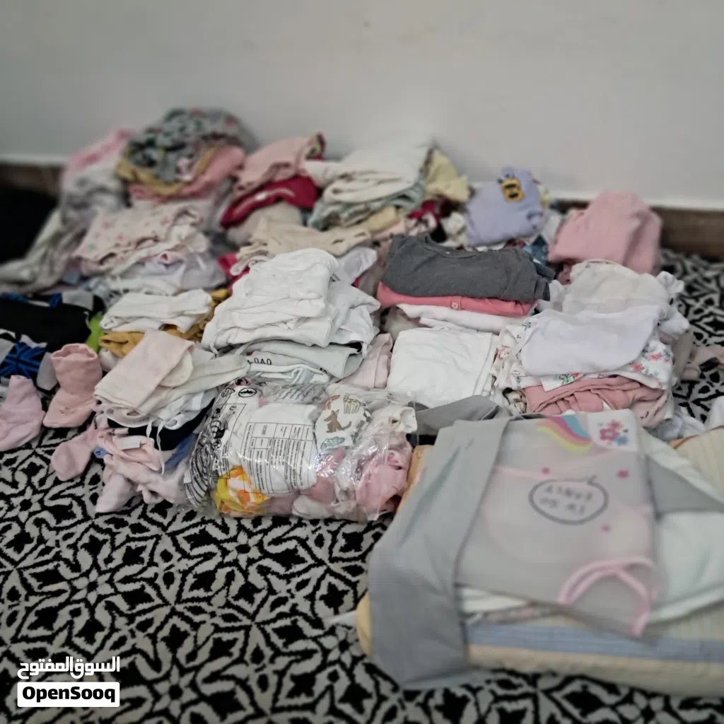 girls clothes 0-12 months mix dress,cap ,socks ,bip,all upto 50 clothes all 10bd