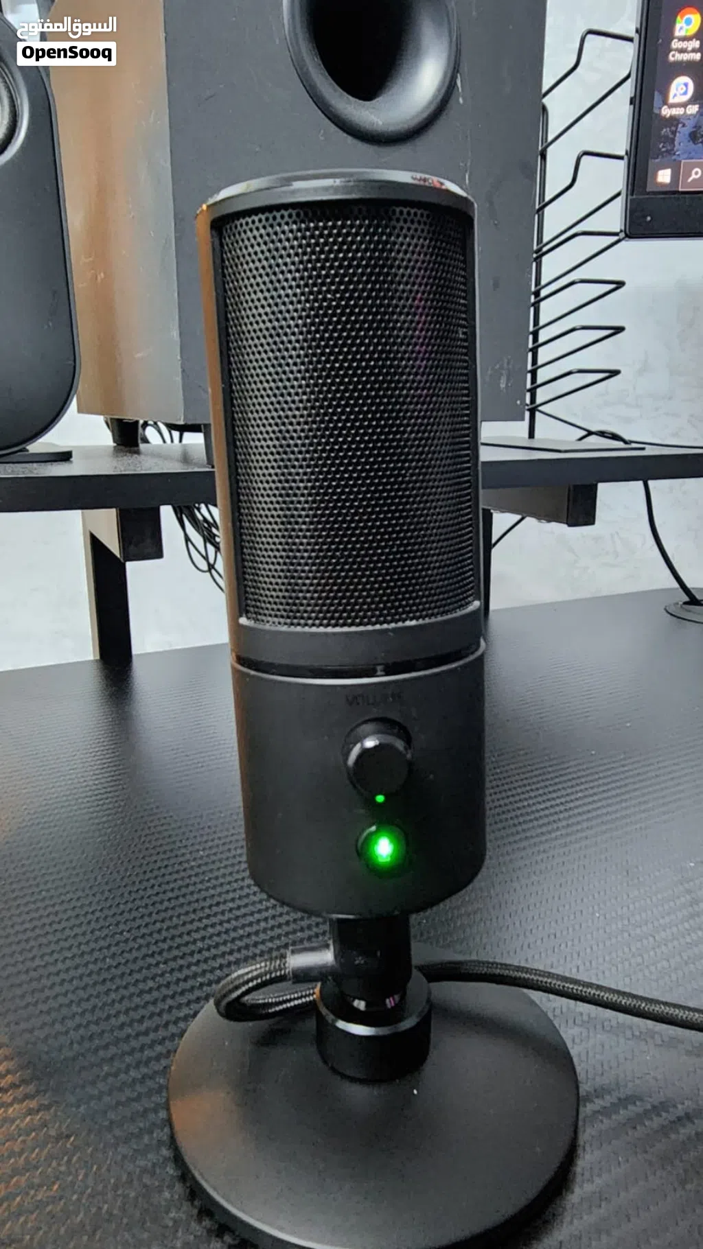 بسعر حرق للبيع المستعجل Razer Seiren X USB Streaming Microphone