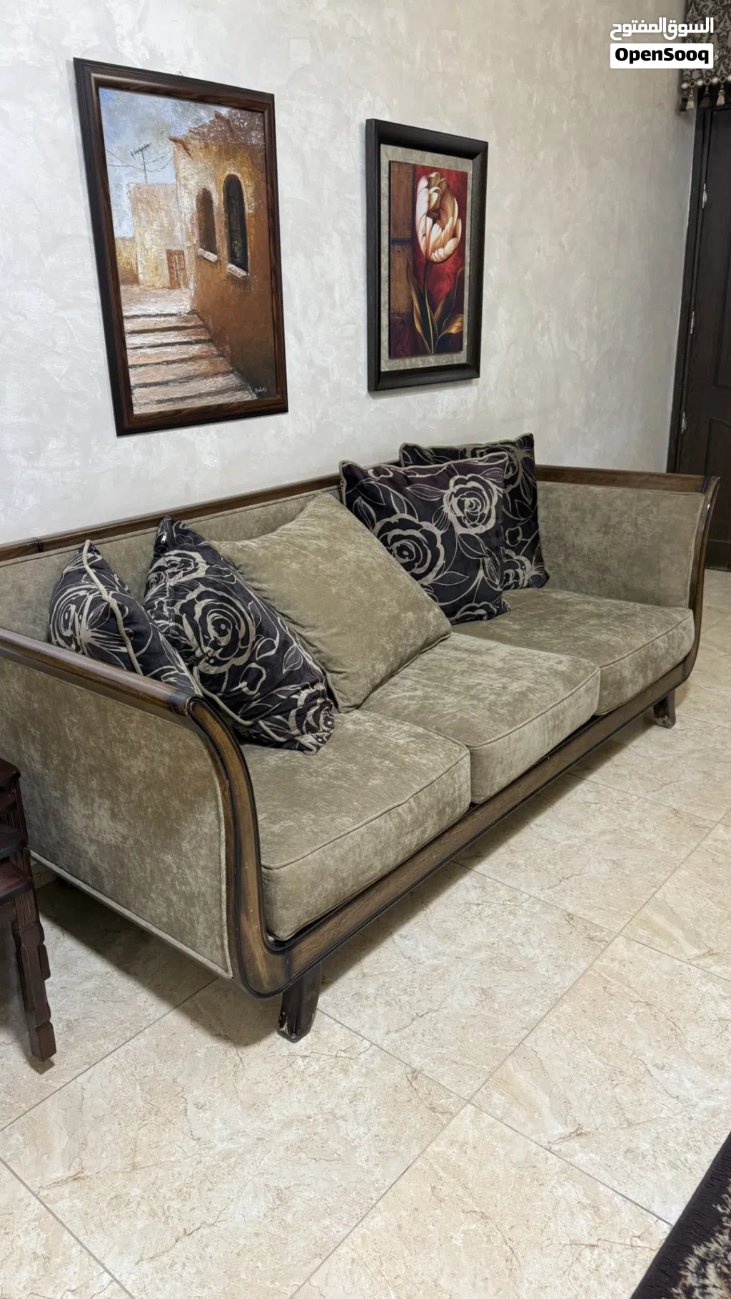 طقم صالون فاخر بحالة ممتازة (طقم طاولة وسط وجانبي حفر + كنب+طاولة طعام و8 كراسي+بوفيه قطعتين ومرآة