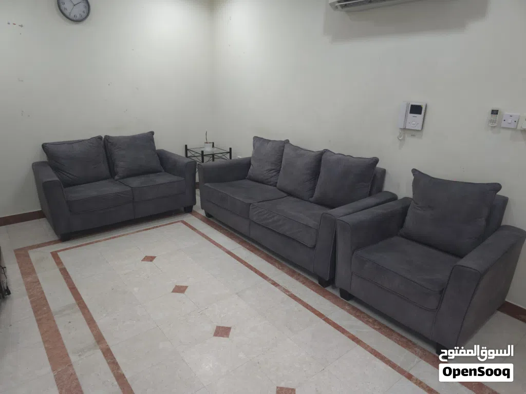 6 seater sofa looks in mint condition
