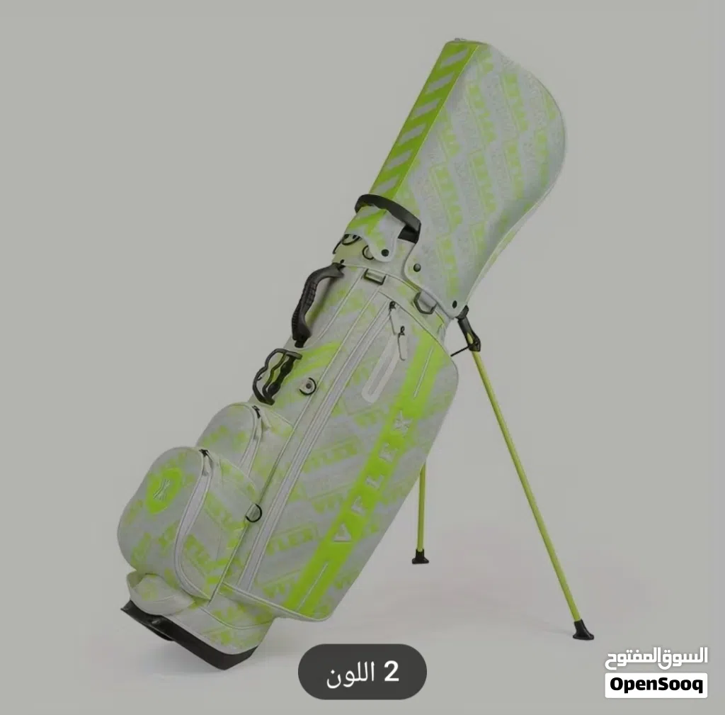 حقيبة جولف من ماركة Vessel، وتحديداً طراز VLX 2.0 Stand Bag، والتي تتميز بتصميم خفيف الوزن ومواد