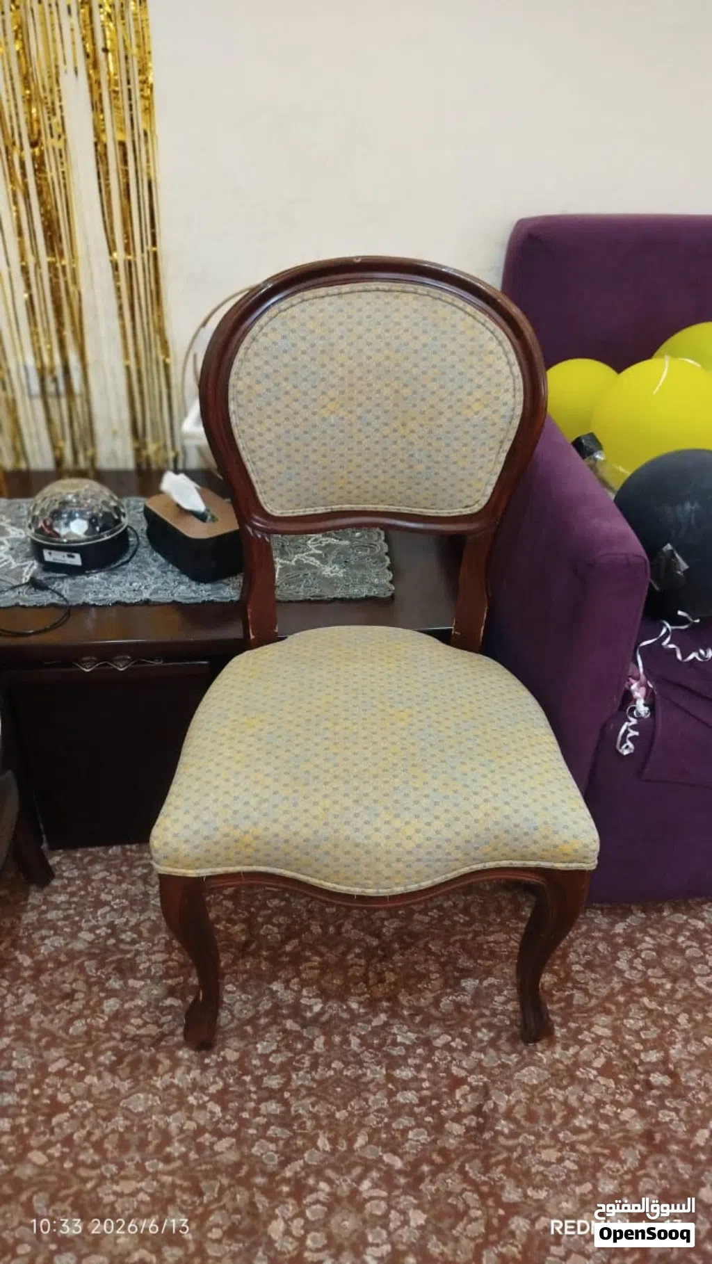 طاولة خشب زان كبيرة بحالة جيدة جدا مع كراسي بحالة جيدة جدا