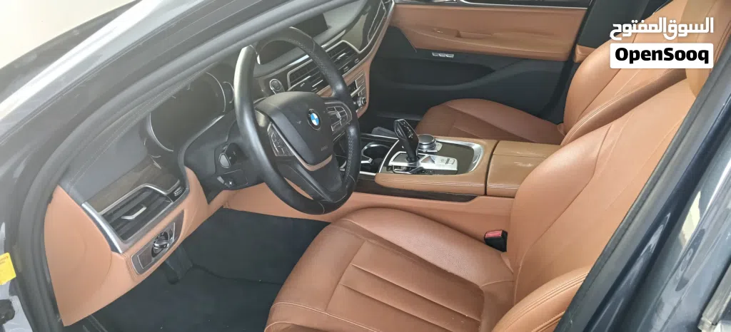 بي ام دبليو الفئة 7 740i Sedan