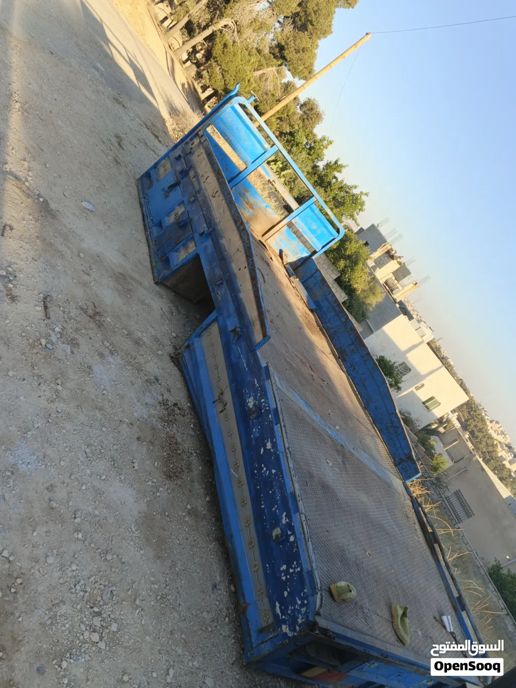 سطحة تركب على 813 او 814 طول 5 ونص
