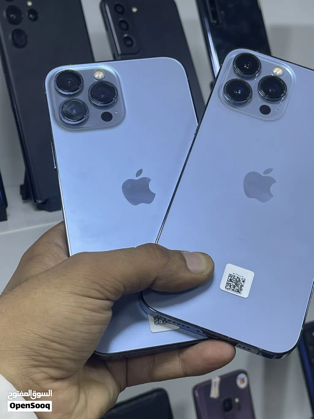 انضف ايفون 13برو ماكس وكاله ولا مغير قطعه 256g رسمي وكاله اللون البحري فقط 449$ مكتم