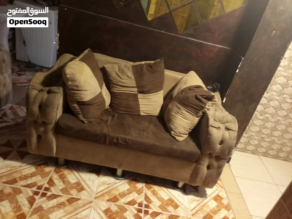 طقم كنب 7مقاعد مافي ولا مزع بدو شدة الايادي وتنضيف برجع وكاله