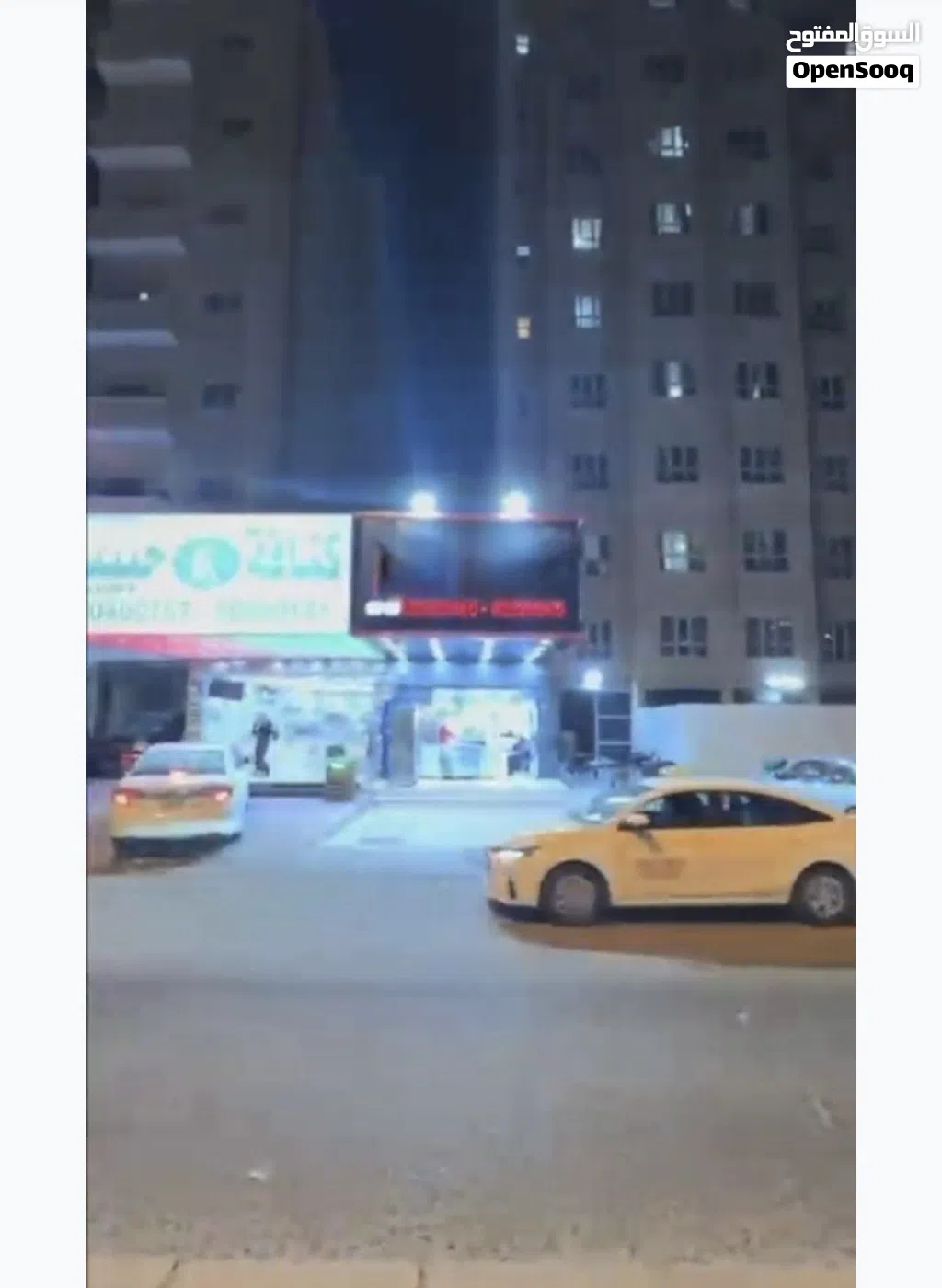 للبيع مطعم في الفروانية علي شارع رئيسي مجهز ويعمل بيعه سريعه وبيع أغراض المحل لدواعي السفر