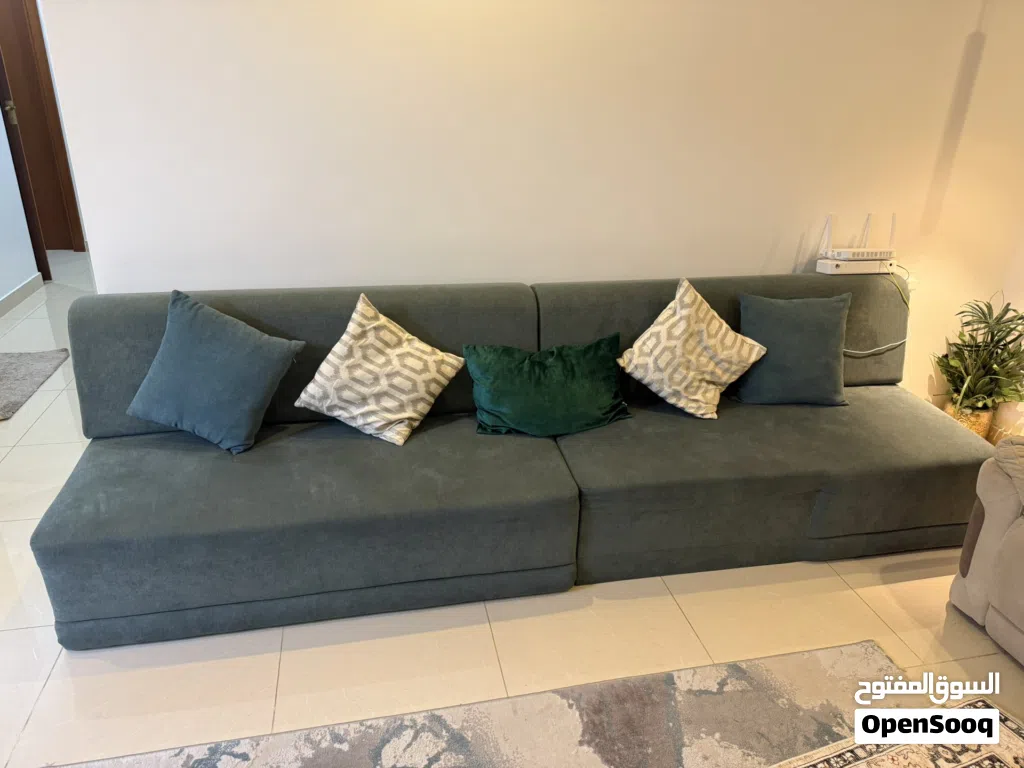 كنب و طاولة صالة Sofa and Table for living room