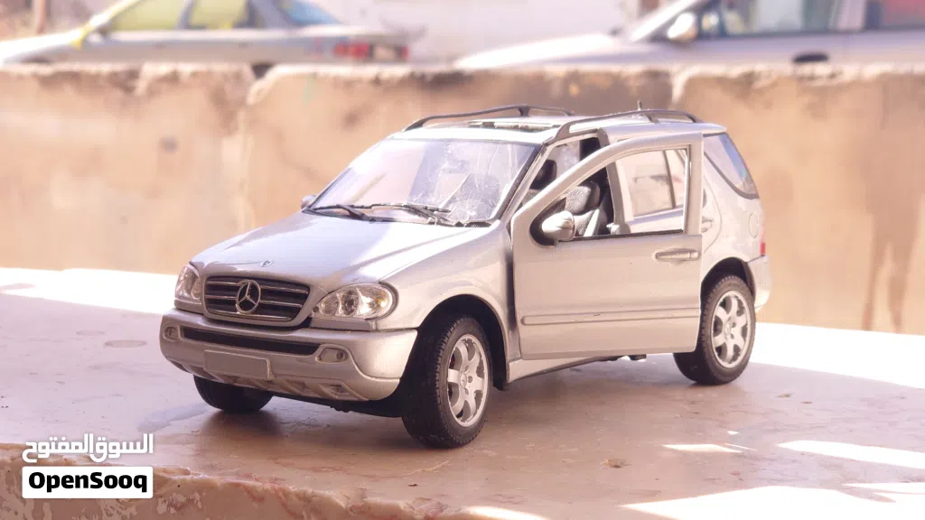 Mercedes Benz ML-classic 1/18 Maisto بحالة جيدة جدا يوجد توصيل