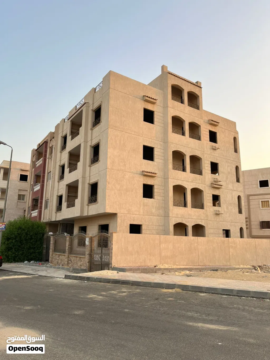 عماره لقطه جاردينياهايتس3 على 3نواصى مساحه 315م مبنيه بالكامل البيع لظروف السفر