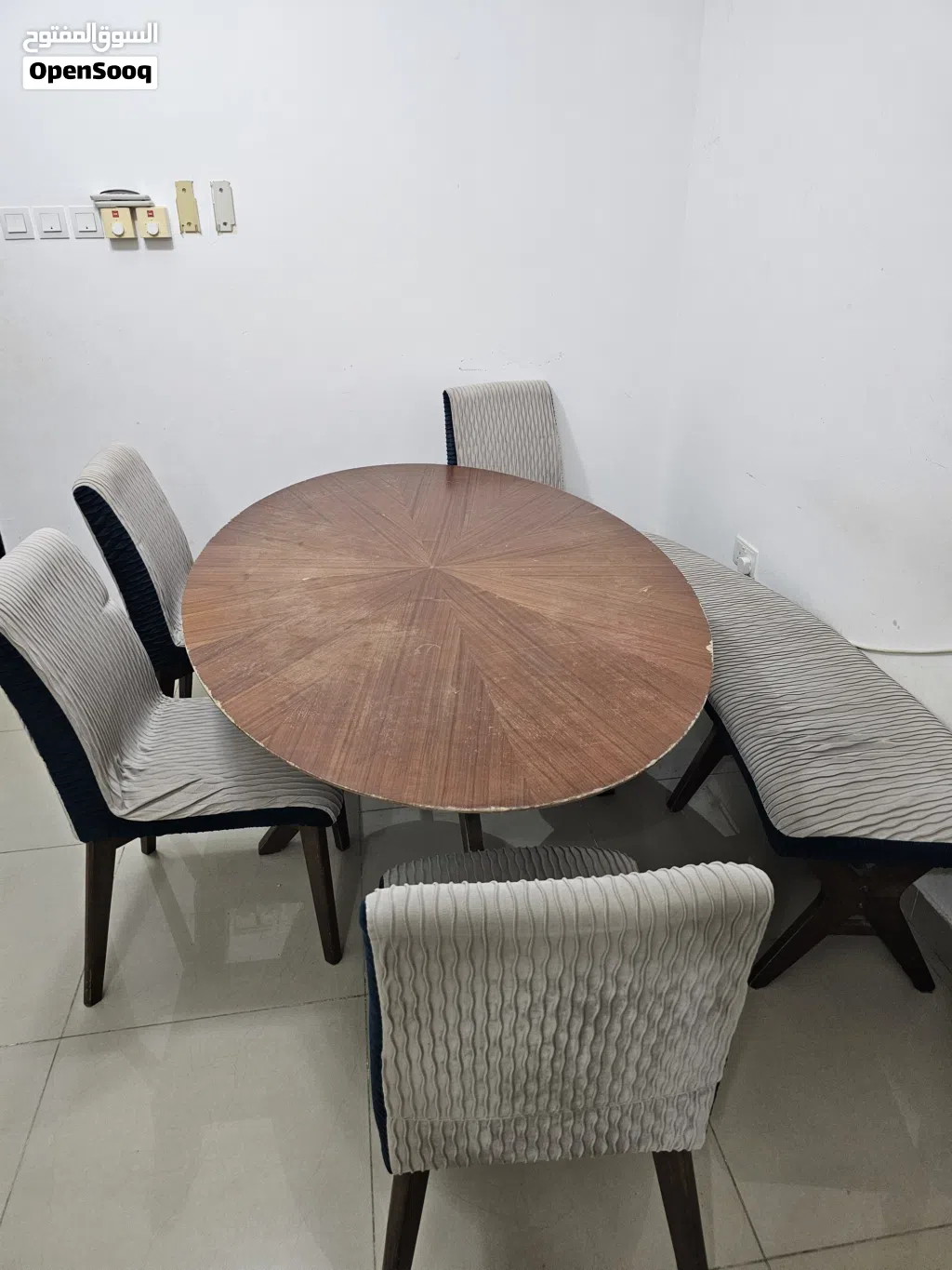 طاولة الطعام