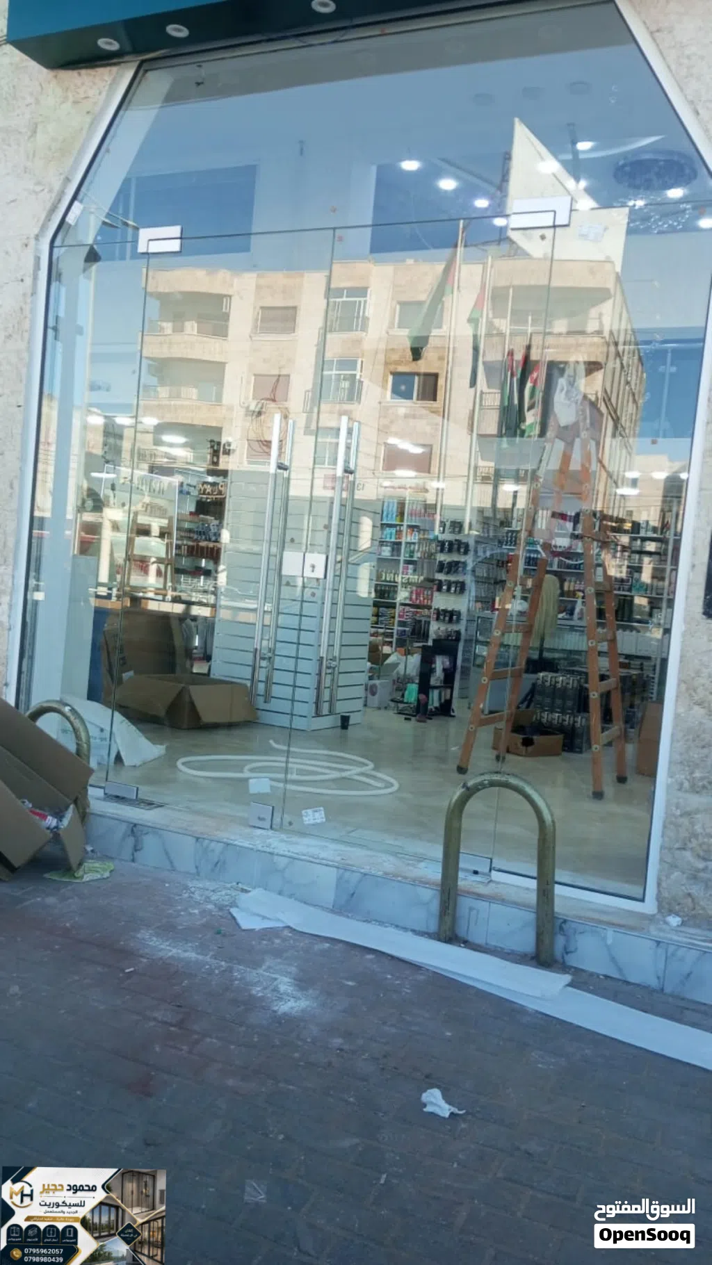 واجهات سيكوريت زجاج محلات أبواب سيكوريت.. "جاهزون للتركيب الفوري والصيانة الطارئة لواجهات المحلات "