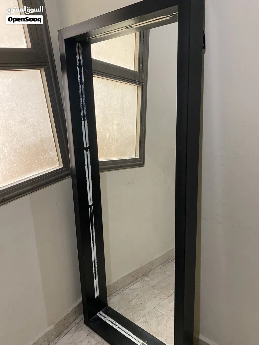 برواز زجاج @كرسى حديقه