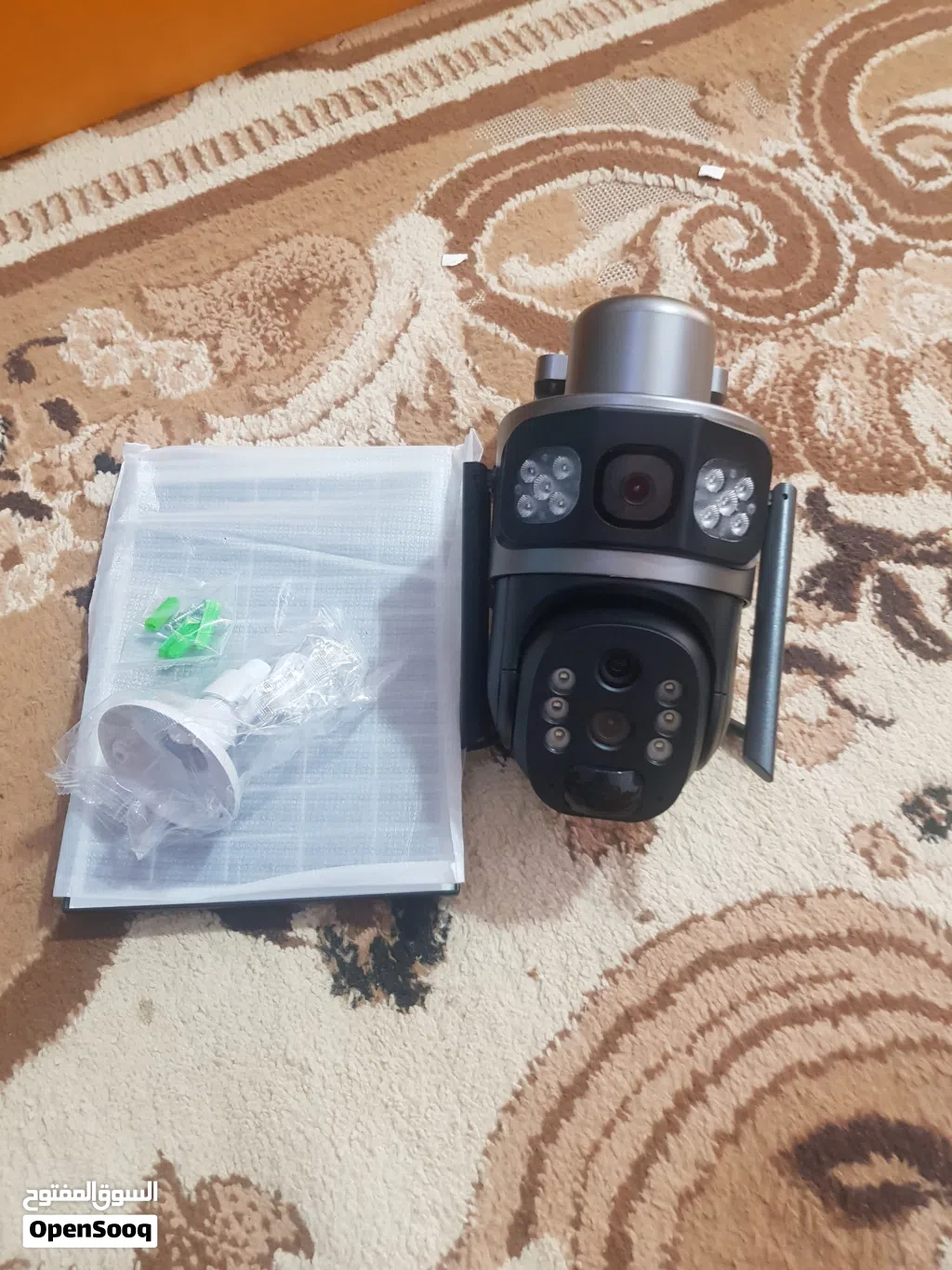 كاميرا مراقبة بالطاقة الشمسية