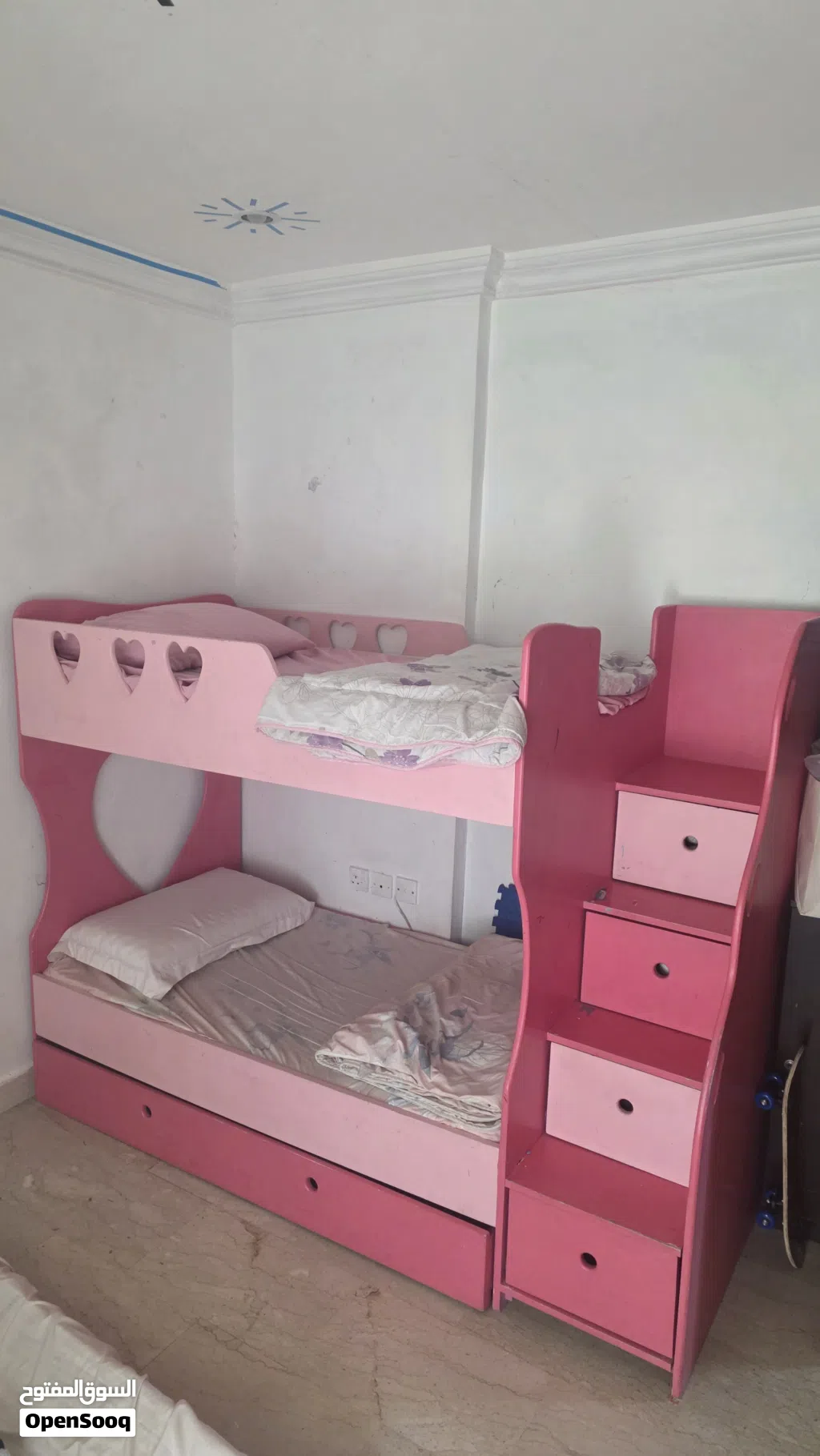 سرير اطفال بحالة جيدة