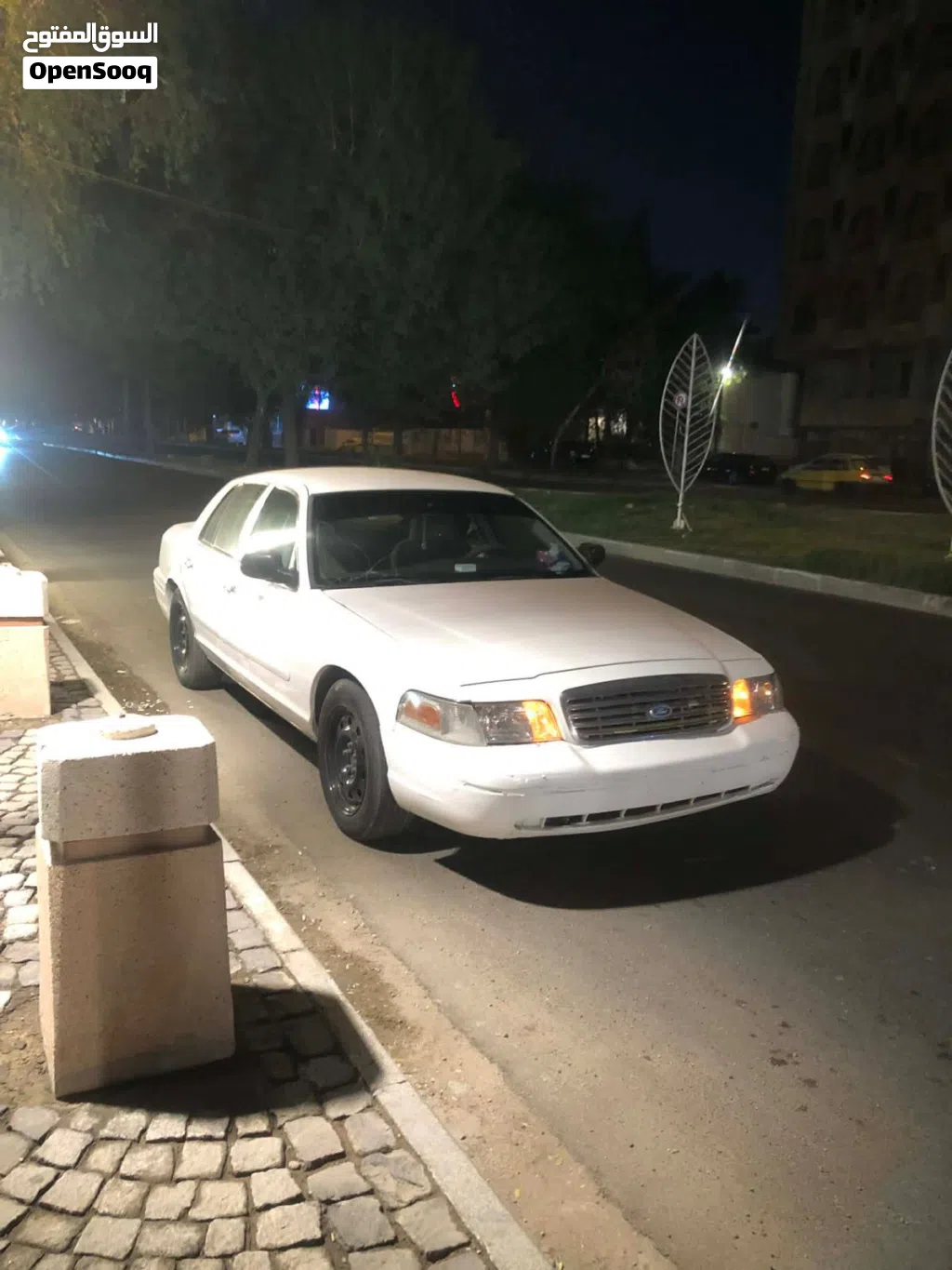 Ford Crown Victoria Base