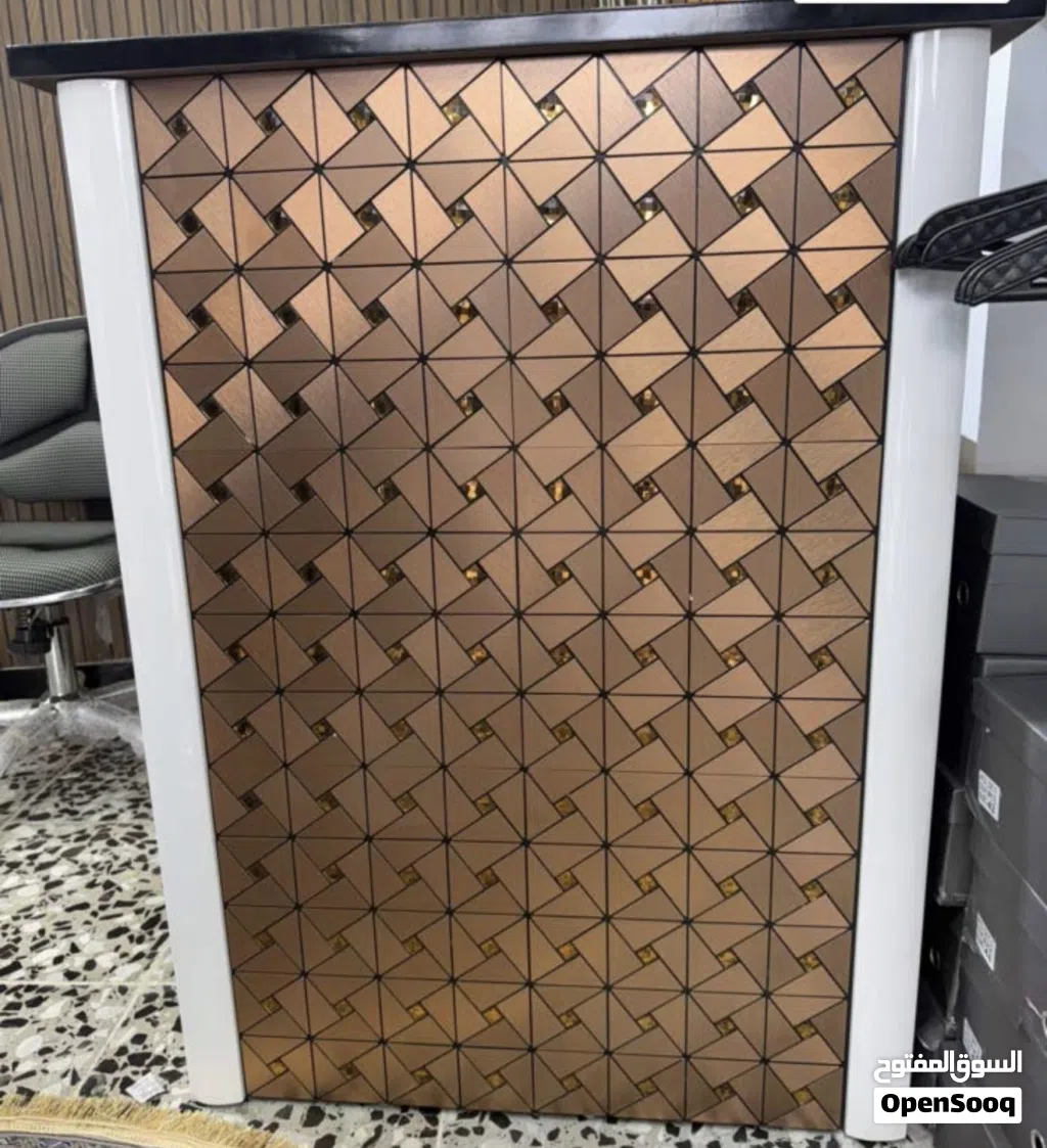ميز جديد مستخدم شهر فقط سعر مناسب