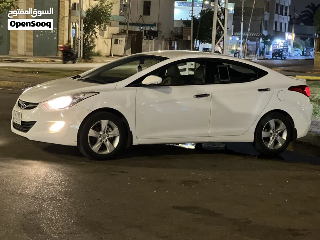 Hyundai Elantra Standard