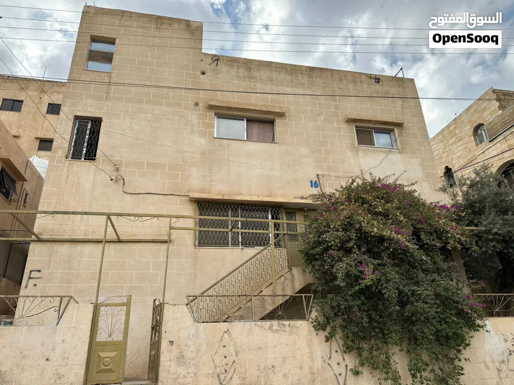 بيت طابقين في ام نوارة