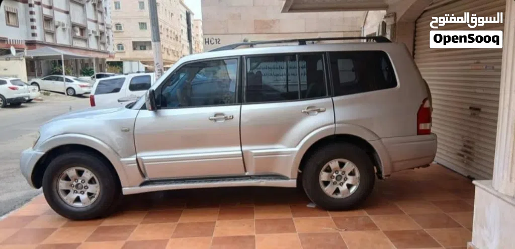 Mitsubishi Pajero GLS MID