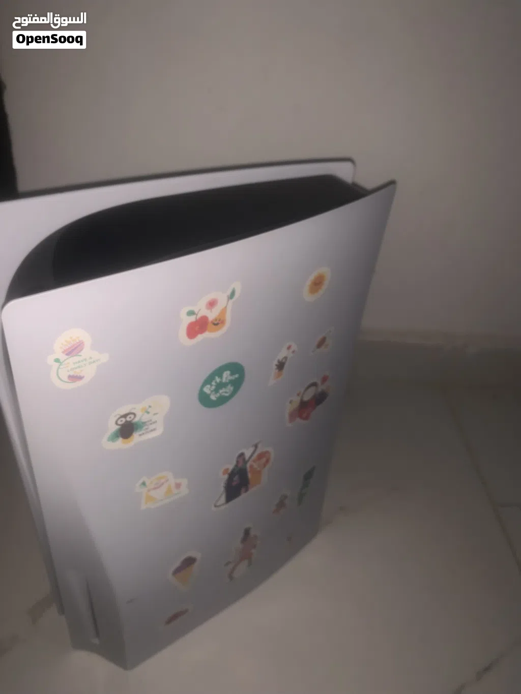 بلاستيشن 5 عادي يحمل اقراص مع 2 ادرع وحدة اصلية و وحدة كوبي درجة تانية جهاز الماني للبيع فقط