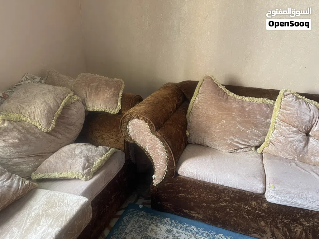 للبيع طقم كنبات مخمل