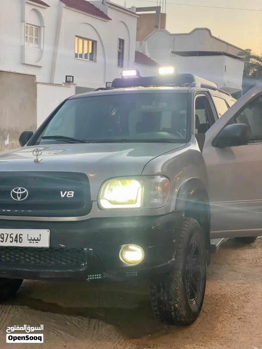 تويوتا سيكويا SR 5