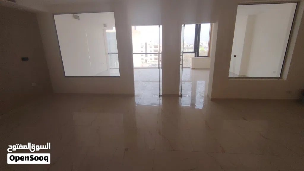 مخازن ومكاتب تجارية