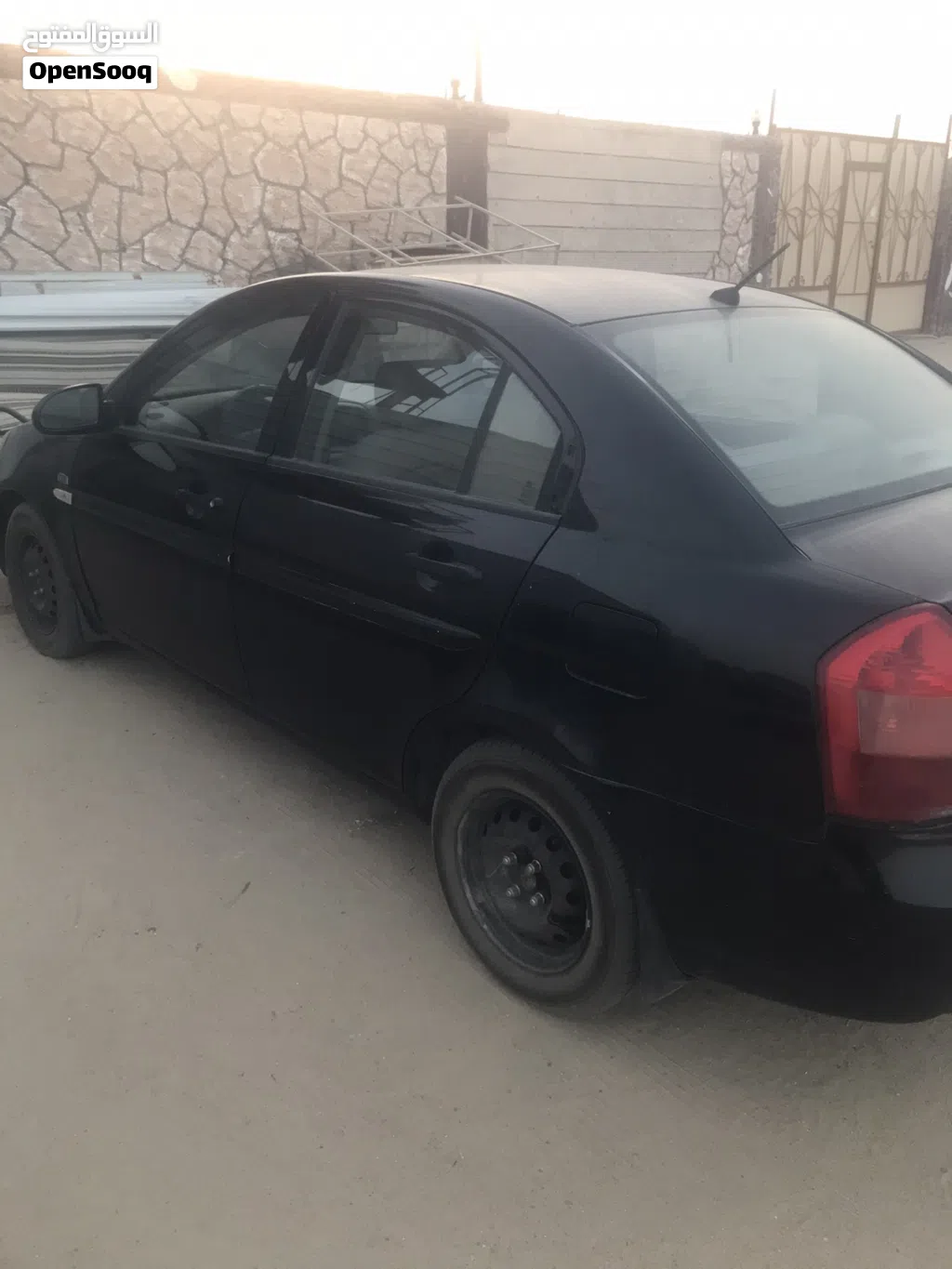 للبيع سيارة هيونداي اكسنت 2009