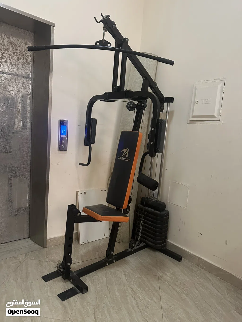 أدوات رياضه وأوزان وجهازين
