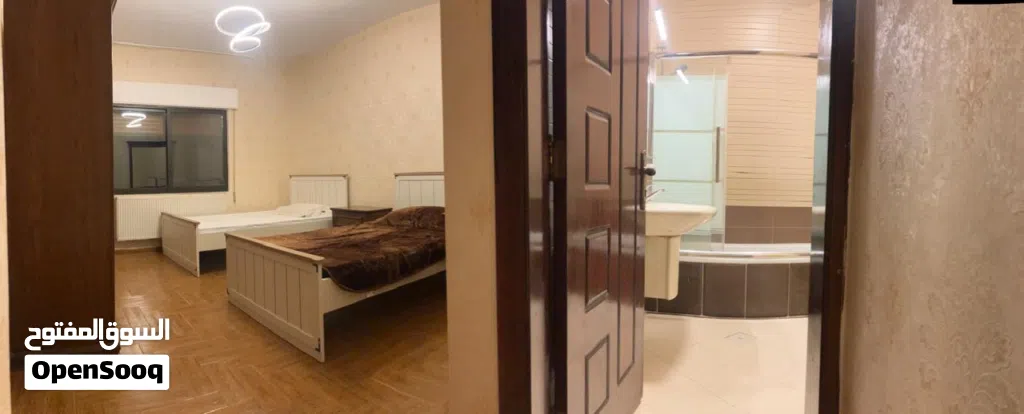 (مطلوب شريك سكن - غرفه ماستر مشتركه ) شامل الكهرب والماء والإنترنت والنظافه والحارس والمصعد والصيانه