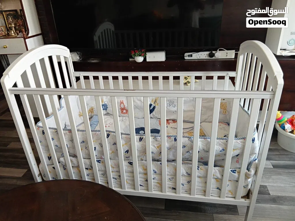 Junior's Baby Crib ,Bed , Blanket and railing sheet