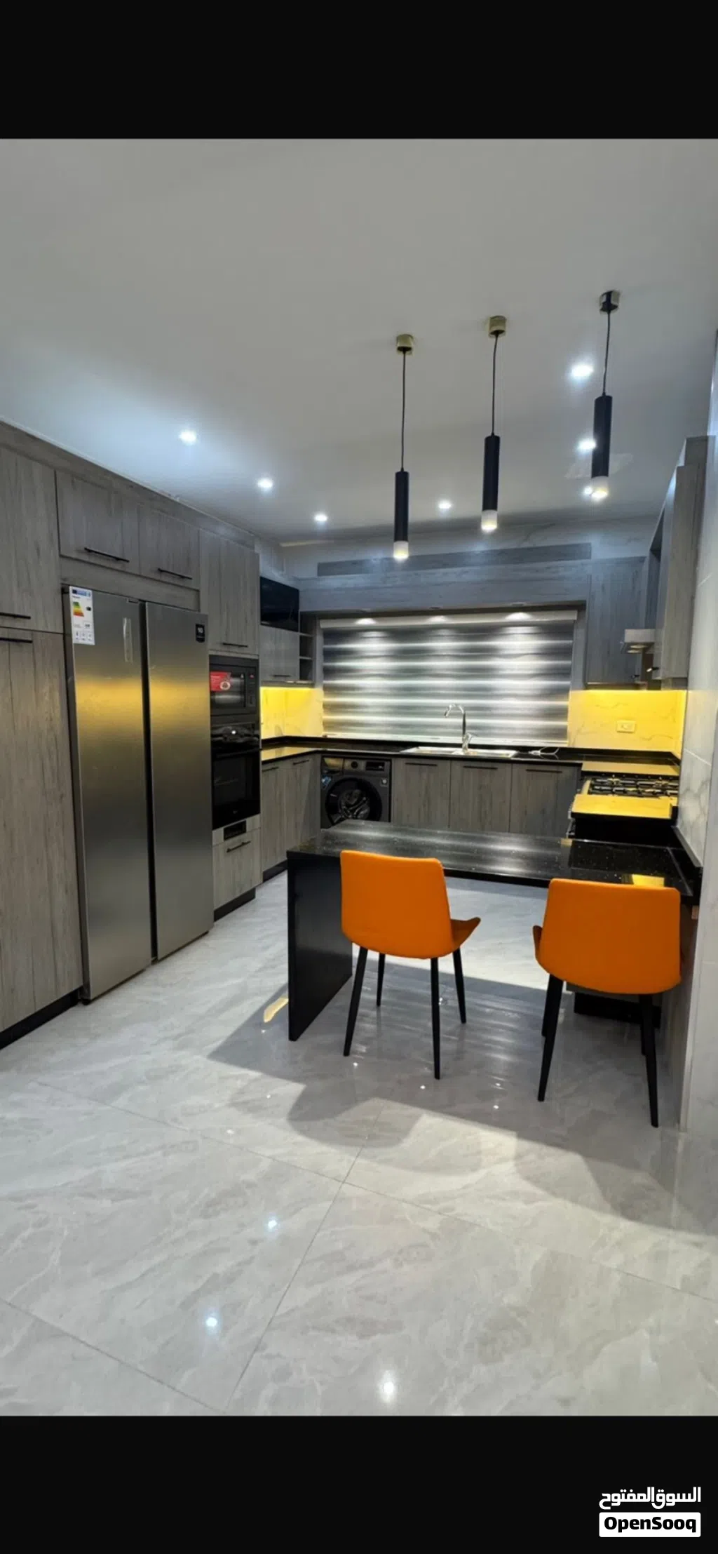شقه مع مخزنين للبيع