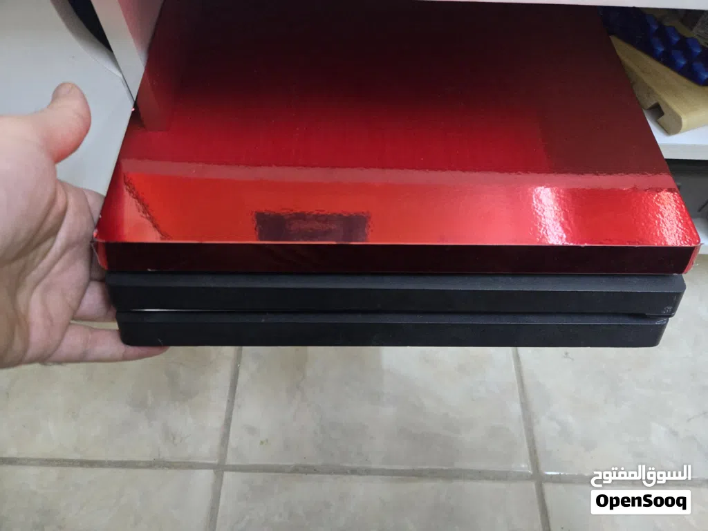 ps4 pro 1tb + 2 controller