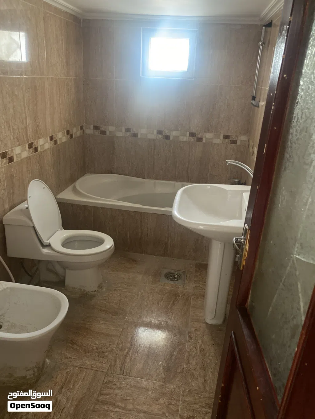 منزل طابق ارضي للإيجار تجاري او سكني
