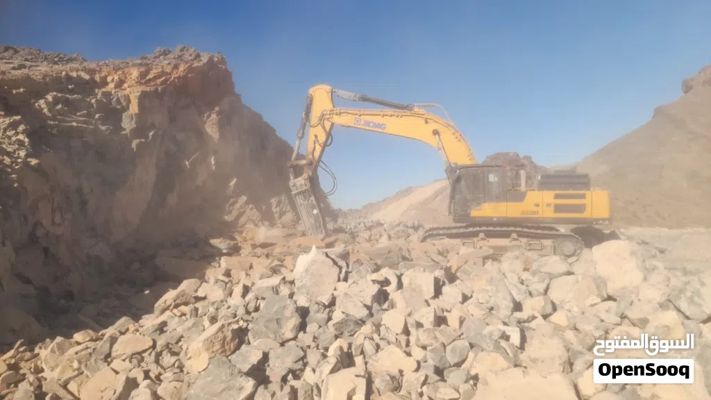 سائق بوكلين متعطل جدة