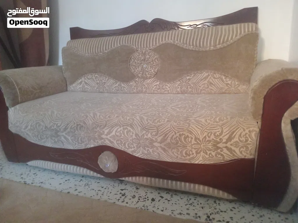 صالون للبيع ومعاه جلسة صغيرة